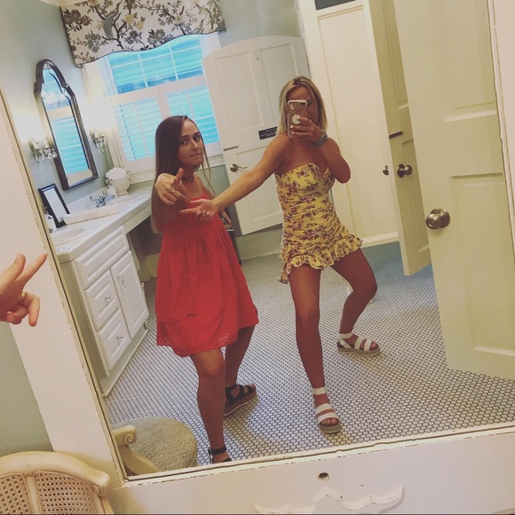 Strapless yellow dress! - Picture 2 of 3